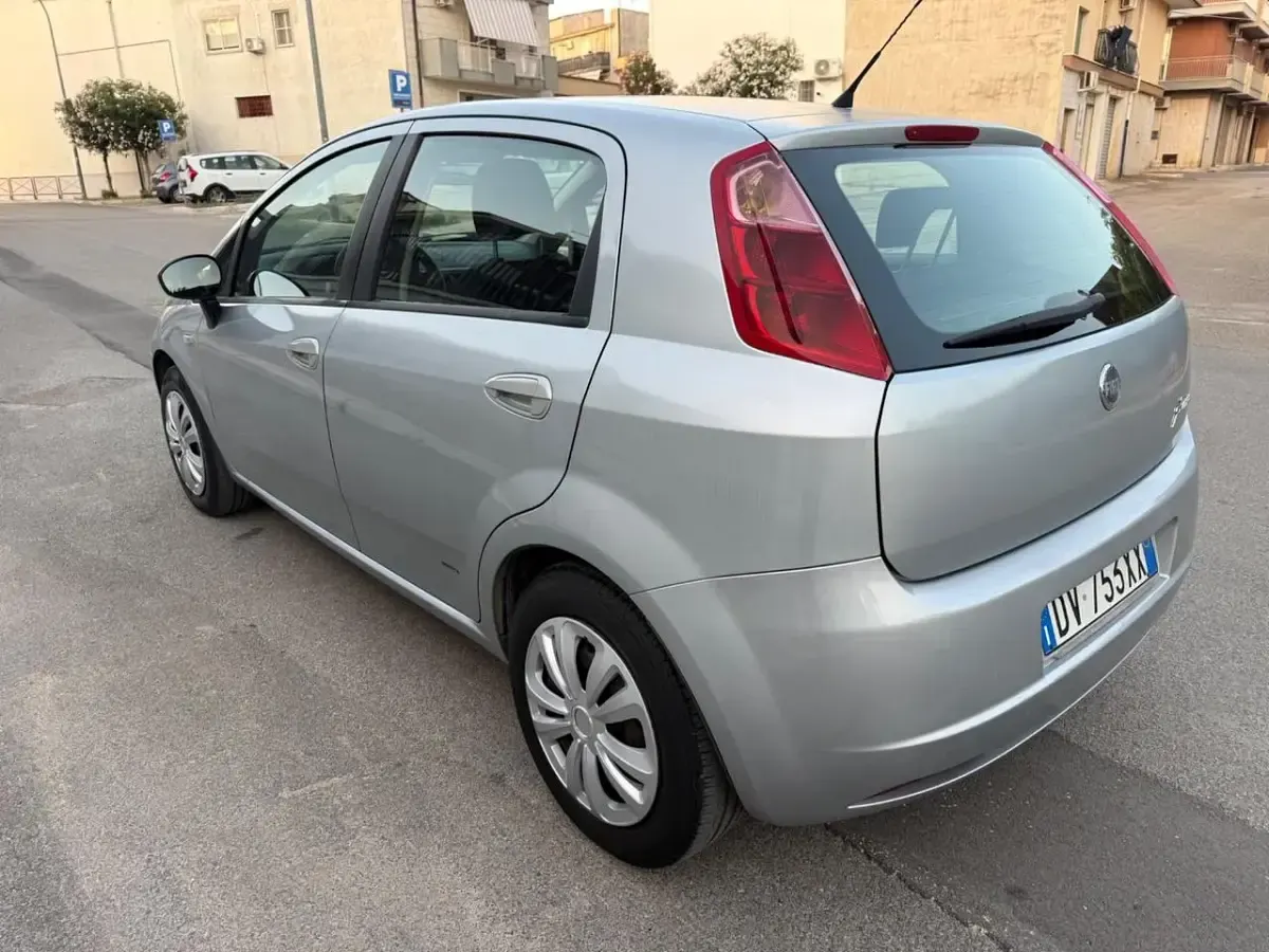 Usata Fiat Grande Punto Dynamic 90 CV (66 kW) 2007 Grigio Utilitaria