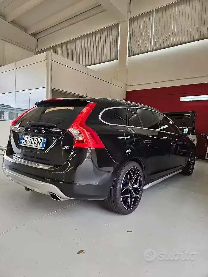 Usata Volvo V60 215 CV (158 kW) 2011 Nero Station wagon