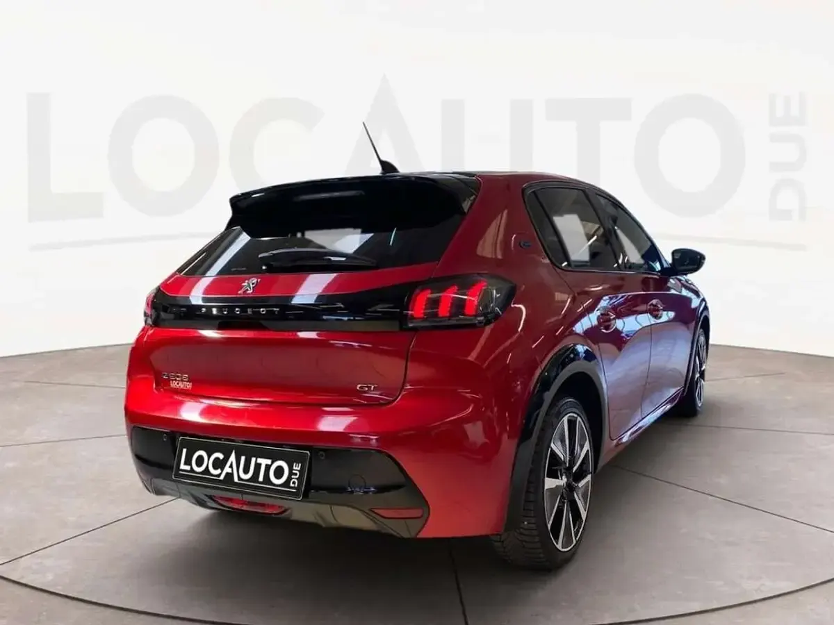 Usata Peugeot e-208 GT 100 kW (136 CV) 2022 Rosso Utilitaria