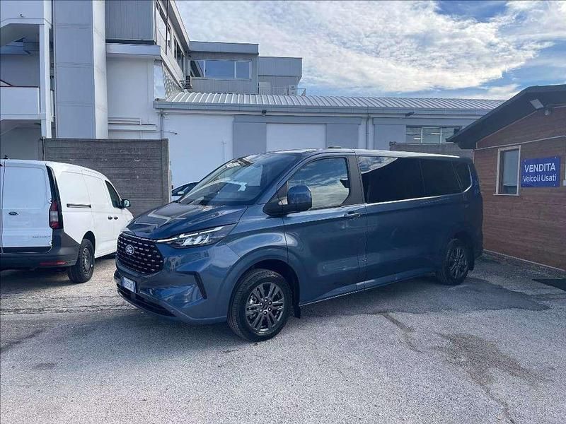 Usata Ford Tourneo Custom Titanium 170 CV (125 kW) 2025 Blu metallizzato Furgone
