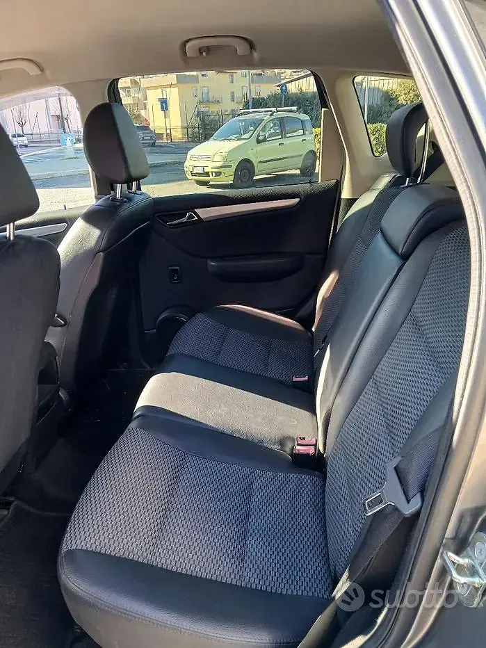 Usata Mercedes A200 140 CV (102 kW) 2009 Grigio Berlina