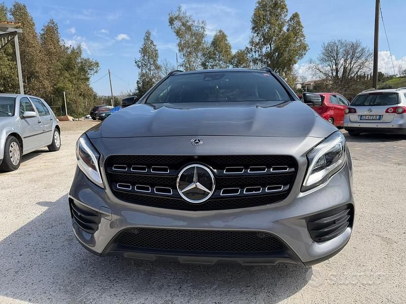 Usata Mercedes GLA220 AMG line 170 CV (125 kW) 2018 Grigio SUV