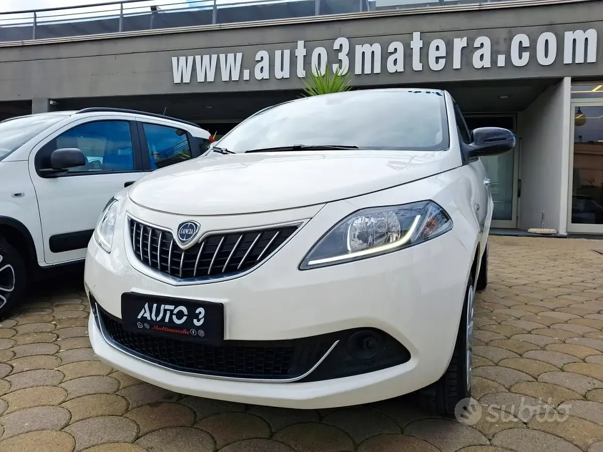 Usata Lancia Ypsilon Gold 69 CV (50 kW) 2022 Bianco Utilitaria