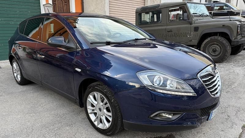 Usata Lancia Delta 120 CV (88 kW) 2013 Blu Utilitaria