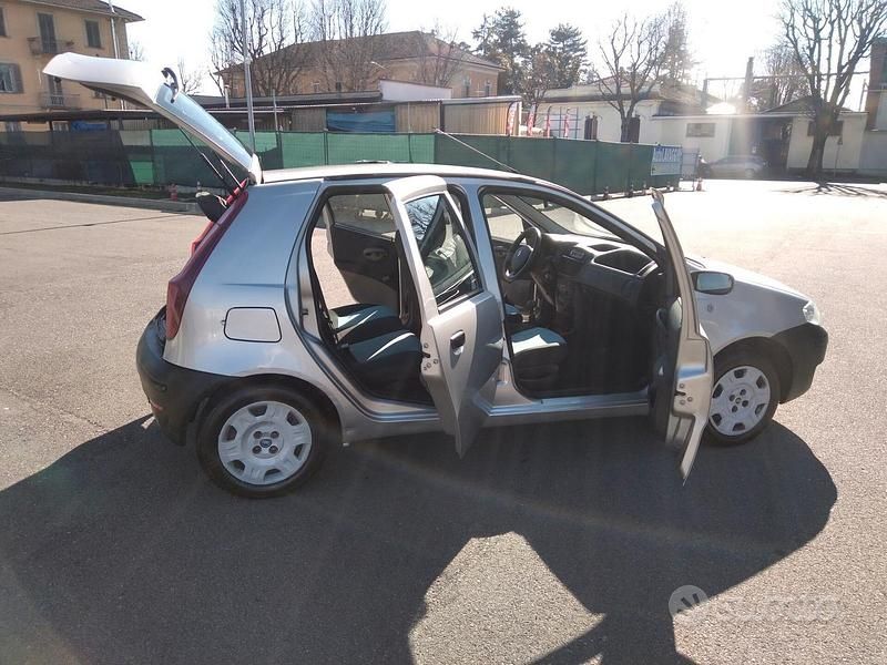 Usata Fiat Punto Active 60 CV (44 kW) 2006 Grigio Utilitaria