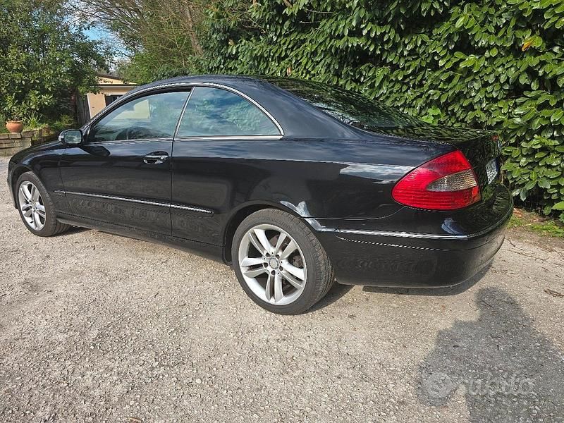 Begagnad Mercedes CLK220 150 HK (110 kW) 2006 Svart Sportkupé