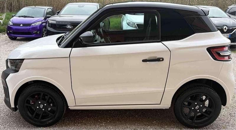 Nuova Ligier JS50 2026 Bianco Utilitaria