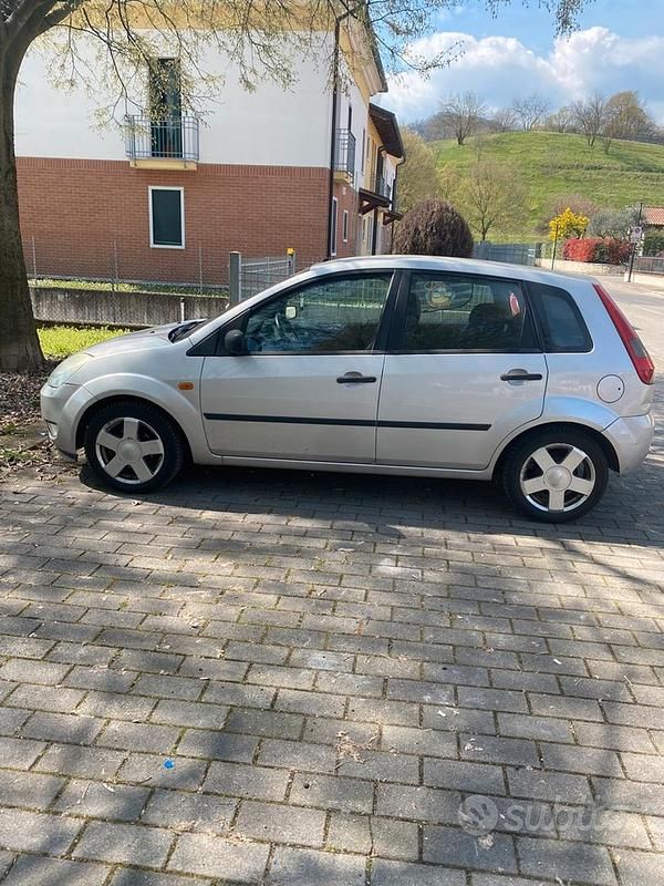 Usata Ford Fiesta 60 CV (44 kW) 2004 Utilitaria
