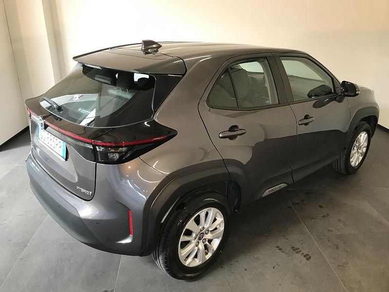Usata Toyota Yaris Hybrid Active 92 CV (67 kW) 2021 Grigio