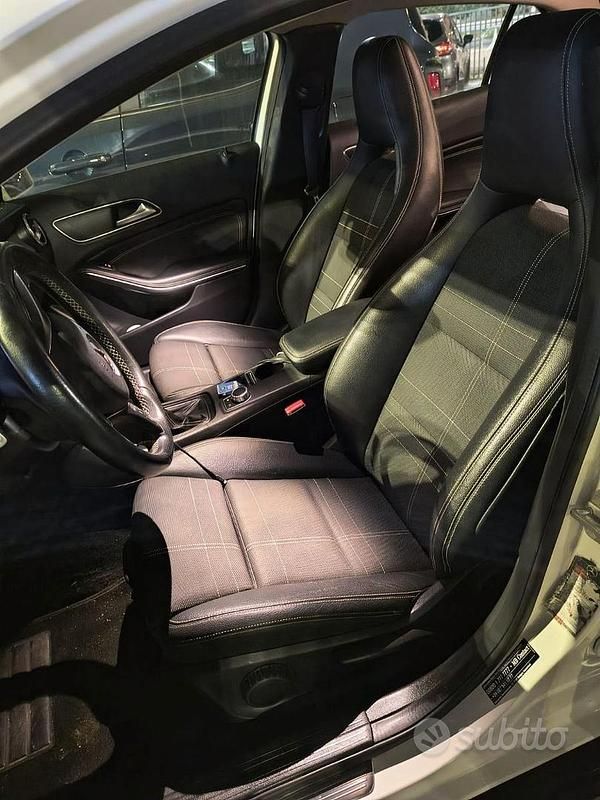 Usata Mercedes GLA200 136 CV (100 kW) 2016 Bianco SUV