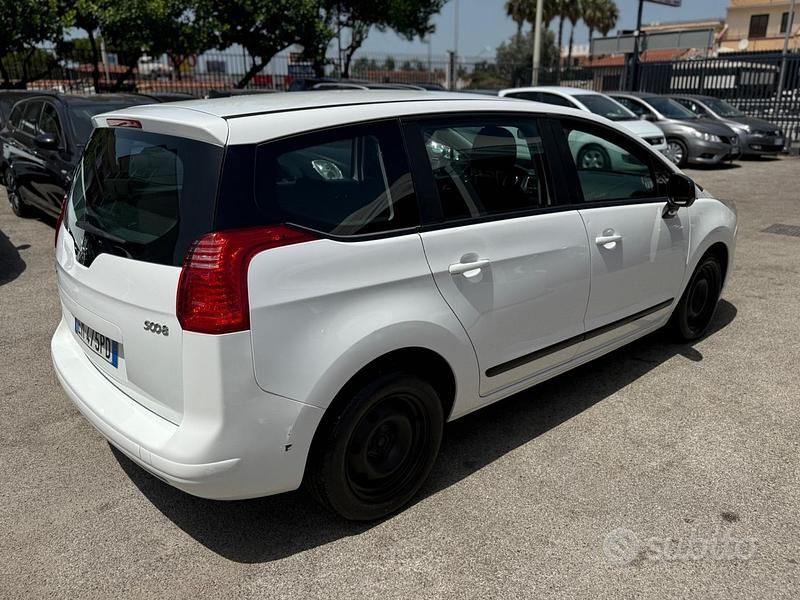 Usata Peugeot 5008 Business-Line 112 CV (82 kW) 2012 Bianco Monovolume