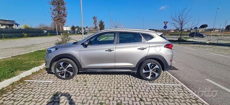 Usata Hyundai Tucson Xpossible 116 CV (85 kW) 2017 Grigio SUV