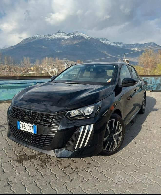 Usata Peugeot 208 2025 Nero Utilitaria