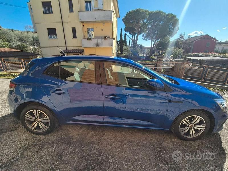 Usata Renault Mégane IV Equilibre 115 CV (84 kW) 2022 Blu Berlina
