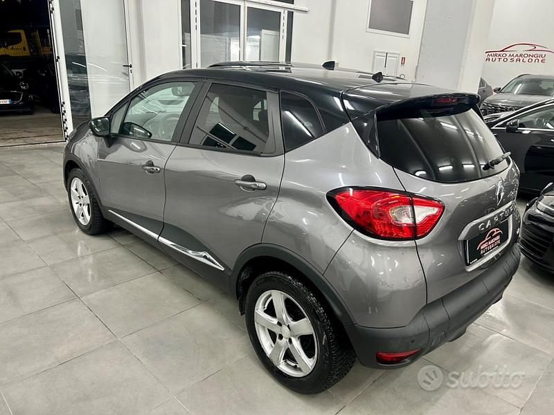 Usata Renault Captur 90 CV (66 kW) 2015 Grigio SUV