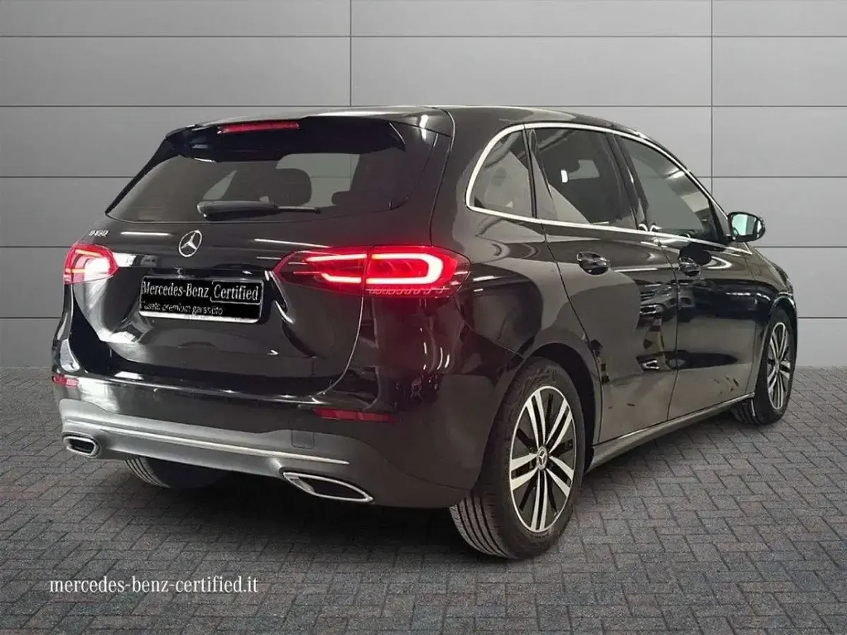 Usata Mercedes B160 109 CV (80 kW) 2022 Nero Utilitaria