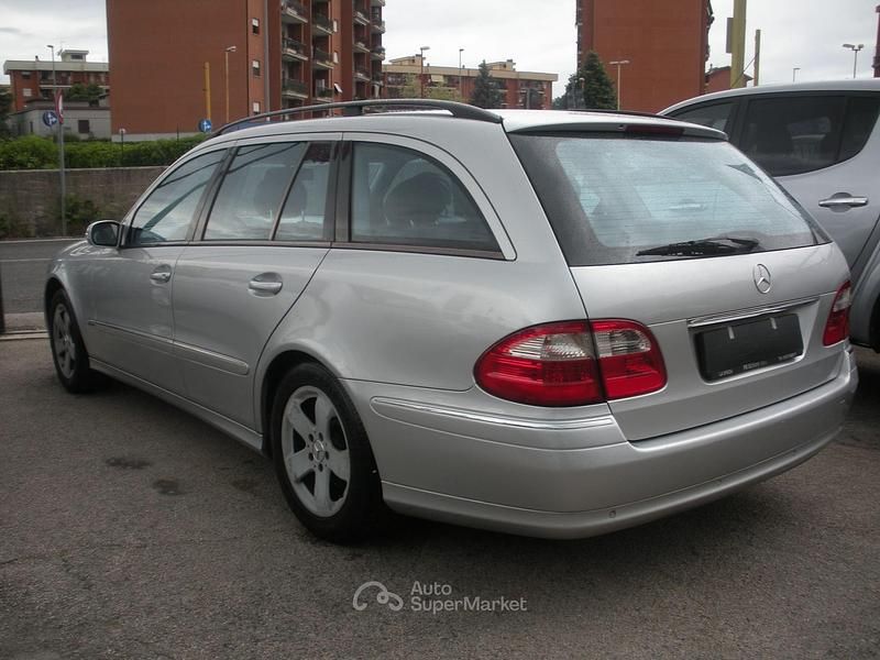 Usata Mercedes E280 Avantgarde 177 CV (130 kW) 2004 Argento Station wagon