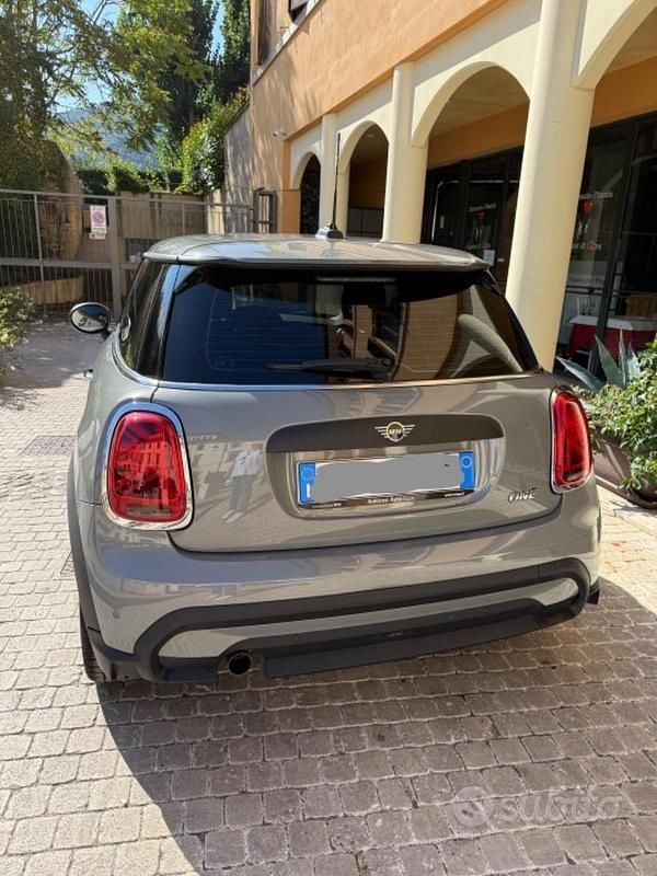 Usata Mini ONE 75 CV (55 kW) 2020 Grigio Utilitaria