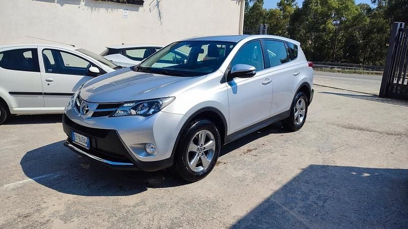Usata Toyota RAV4 Active 123 CV (90 kW) 2015 Argento Station wagon