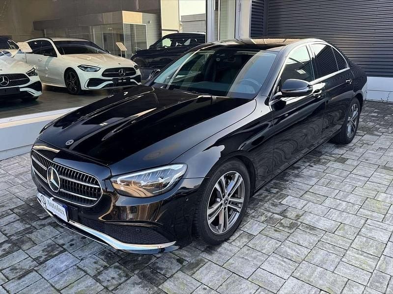 Usata Mercedes E200 Business 160 CV (117 kW) 2022 Nero Berlina
