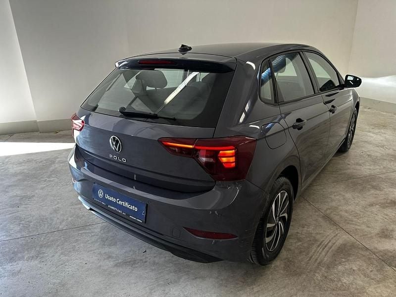 Usata VW Polo Life 95 CV (69 kW) 2023 Grigio scuro Berlina
