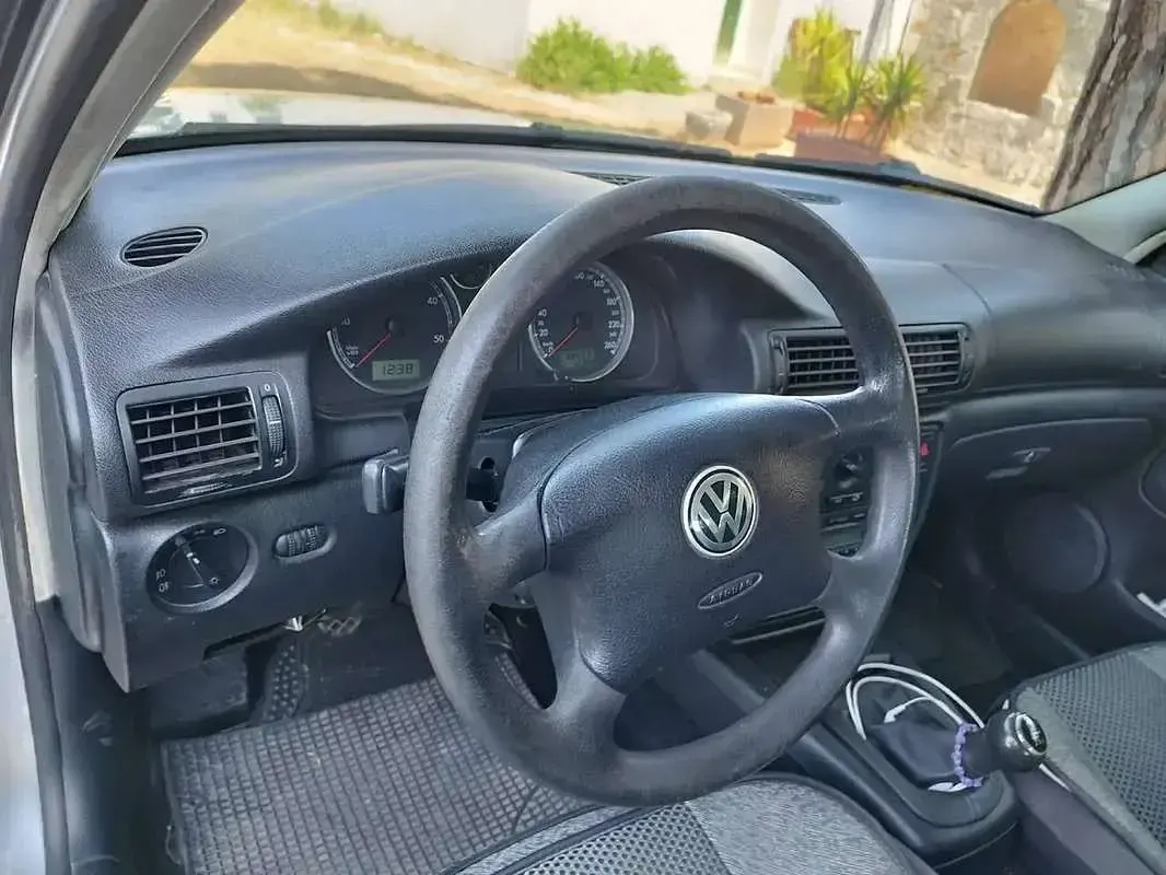 Usata VW Passat Business 101 CV (74 kW) 2003 Argento Berlina