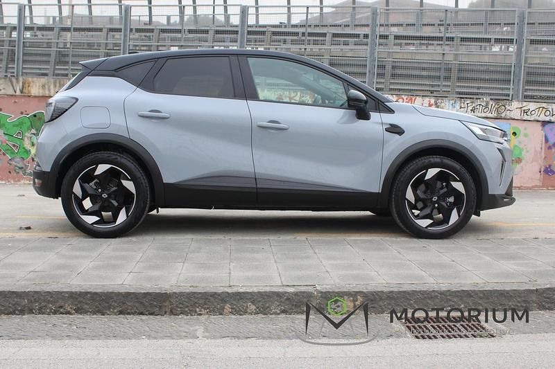 Usata Renault Captur Techno 145 CV (106 kW) 2024 Grigio SUV
