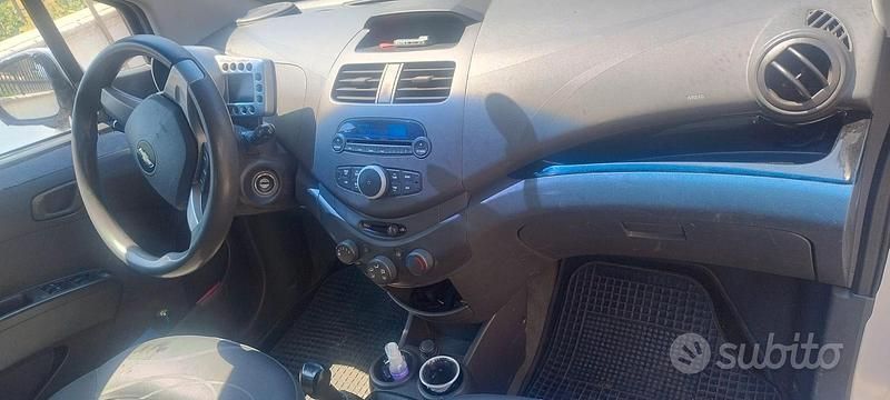 Usata Chevrolet Spark 68 CV (50 kW) 2010 Grigio Utilitaria