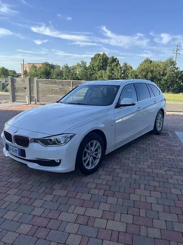 Usata BMW 318 Luxury Line 143 CV (105 kW) 2015 Station wagon