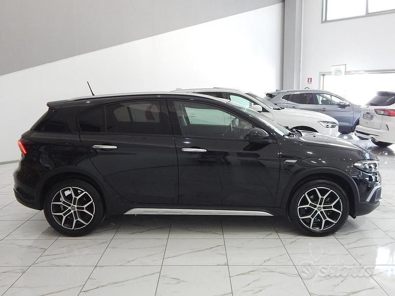 Usata Fiat Tipo Cross 131 CV (96 kW) 2021 Nero Berlina