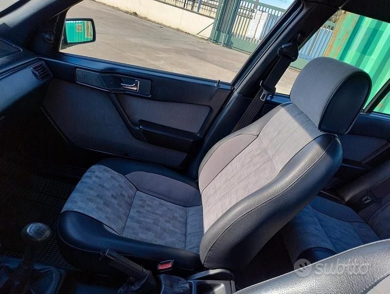 Usata Alfa Romeo 155 115 CV (84 kW) 1995 Blu Berlina