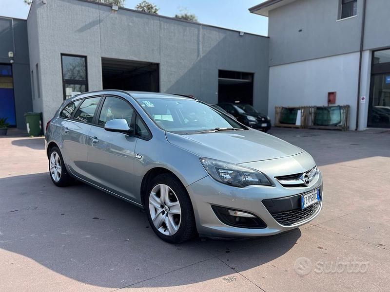 Usata Opel Astra 140 CV (102 kW) 2015 Grigio Station wagon