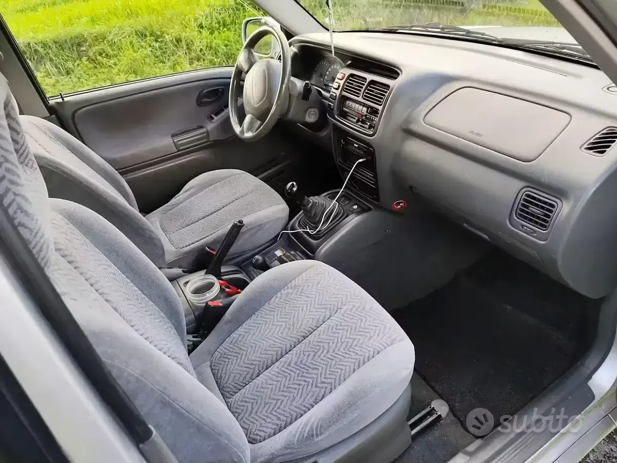 Usata Suzuki Grand Vitara 94 CV (69 kW) 2001 Grigio Station wagon