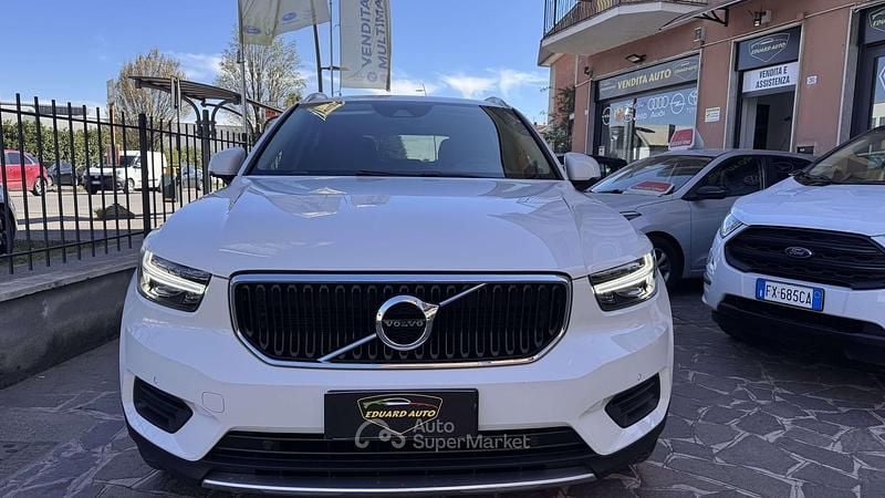 Usata Volvo XC40 Momentum 129 CV (94 kW) 2021 Bianco SUV