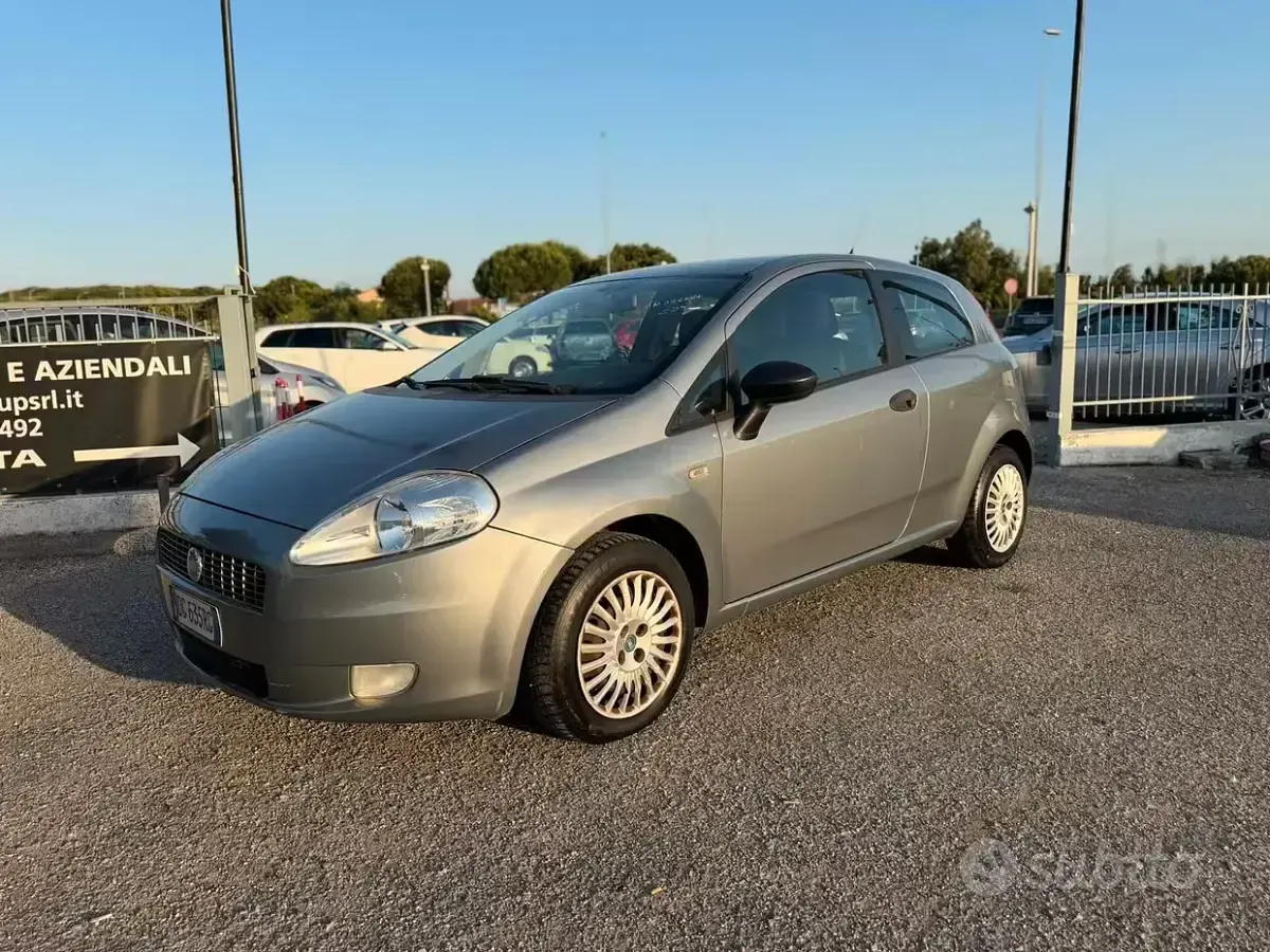 Usata Fiat Grande Punto Dynamic 65 CV (47 kW) 2007 Grigio Utilitaria