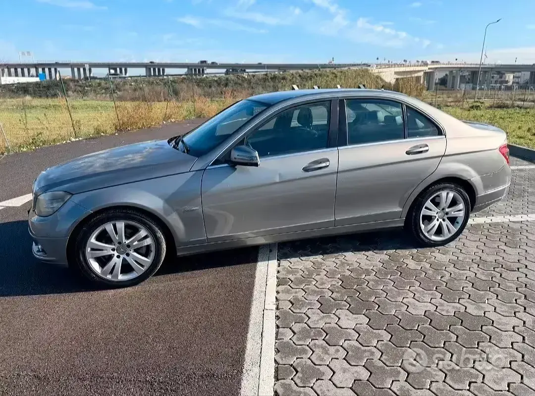 Usata Mercedes C220 170 CV (125 kW) 2009 Grigio Berlina