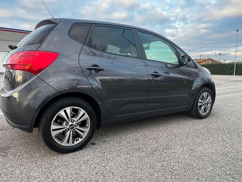 Usata Kia Venga 90 CV (66 kW) 2015 Blu Utilitaria