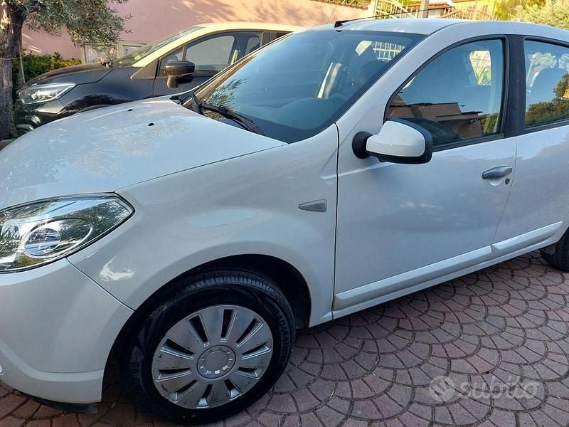 Usata Dacia Sandero 75 CV (55 kW) 2010 Bianco Berlina