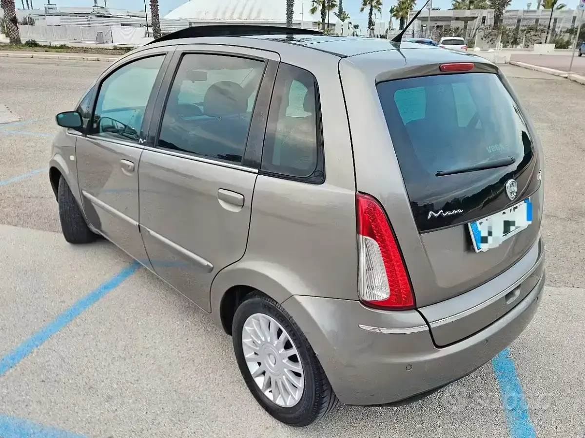 Usata Lancia Musa 90 CV (66 kW) 2009 Grigio Monovolume