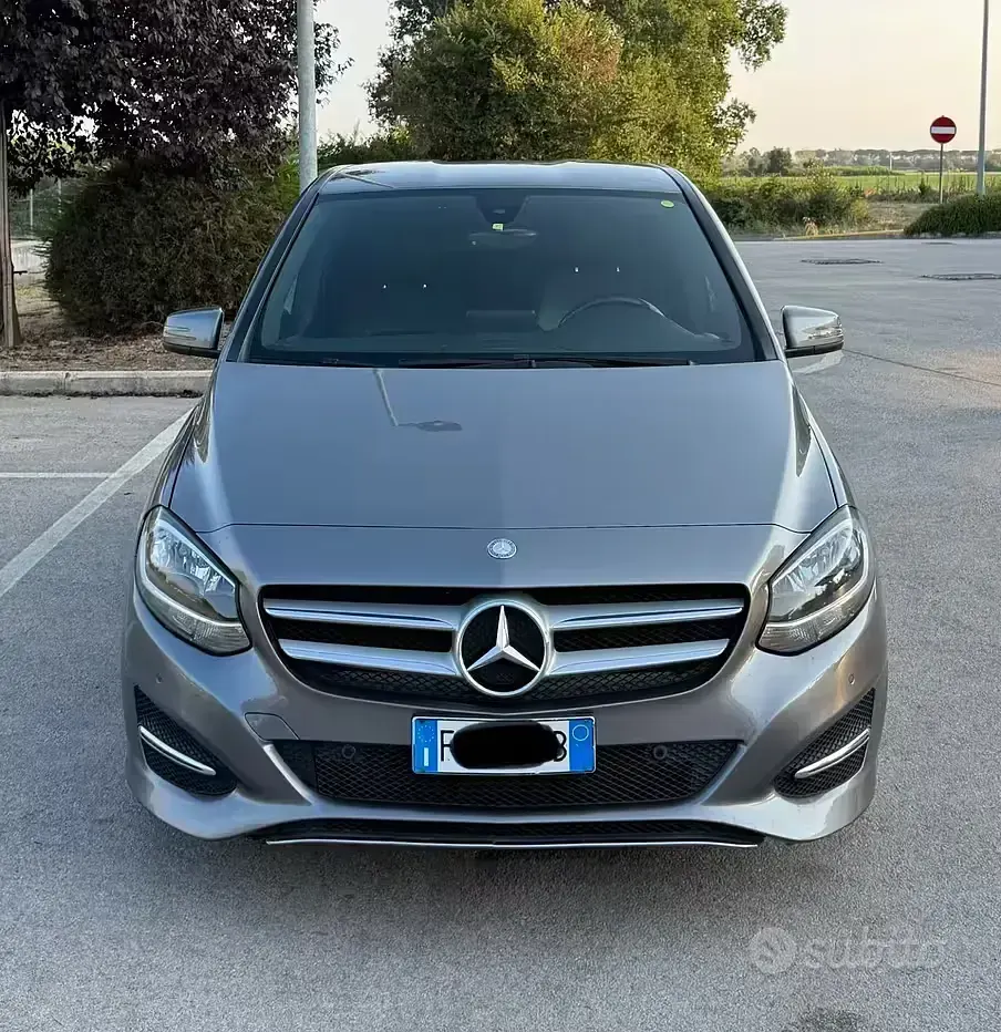 Usata Mercedes B200 Premium 136 CV (100 kW) 2017 Marrone Utilitaria