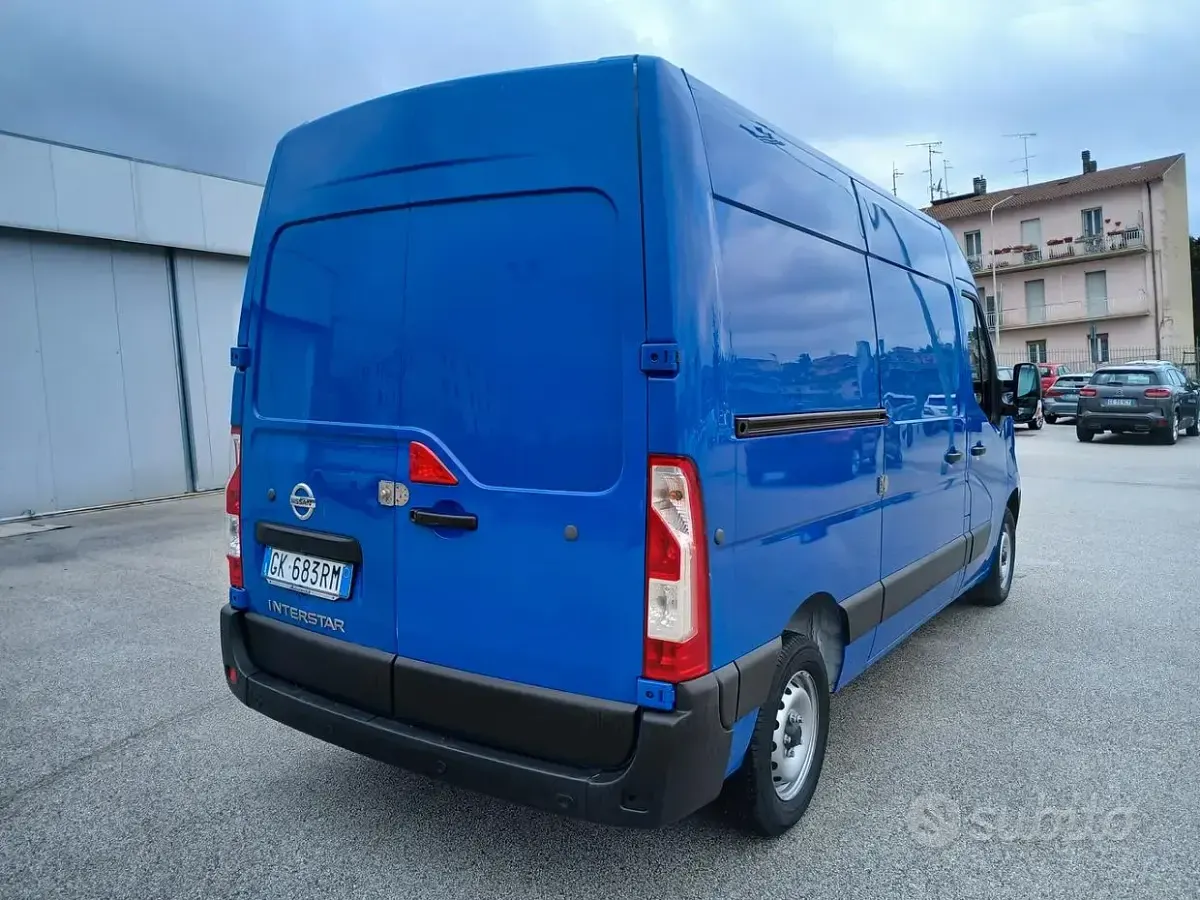 Usata Nissan Interstar 135 CV (99 kW) 2022 Blu Furgone