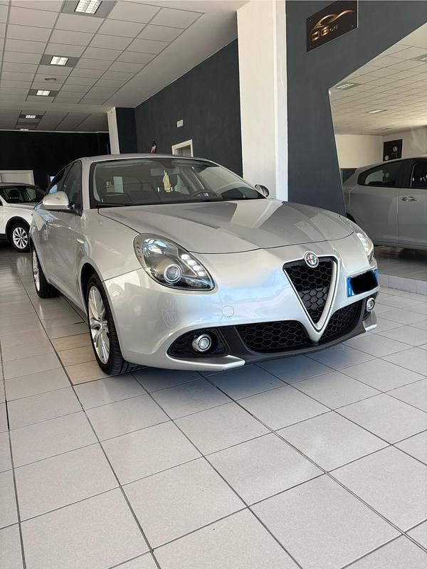 Usata Alfa Romeo Giulietta Super 120 CV (88 kW) 2017 Argento Utilitaria