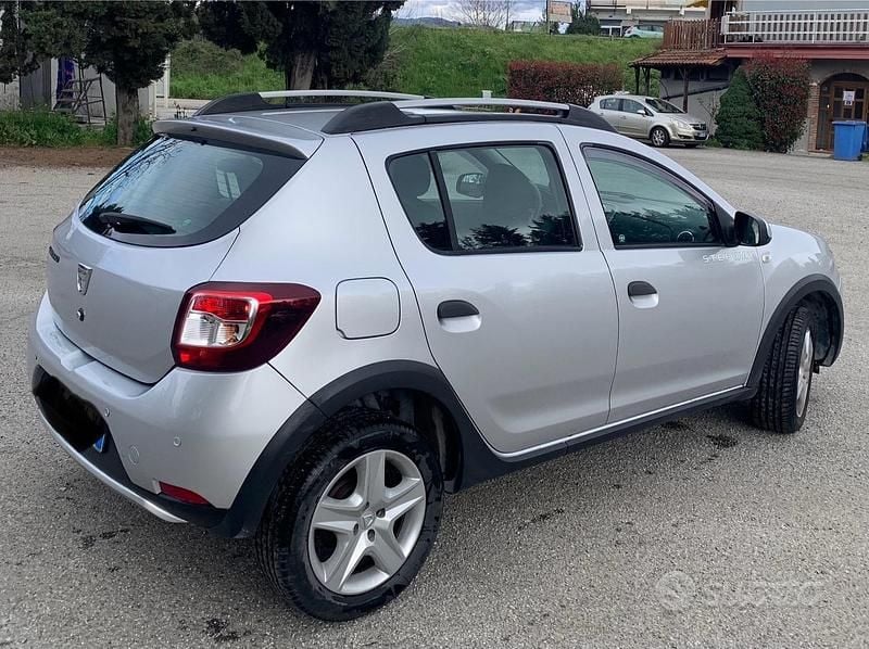 Usata Dacia Sandero Prestige 90 CV (66 kW) 2015 Grigio Berlina