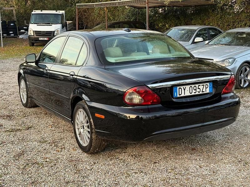 Usata Jaguar X-type Luxury 154 CV (113 kW) 2009 Nero Berlina