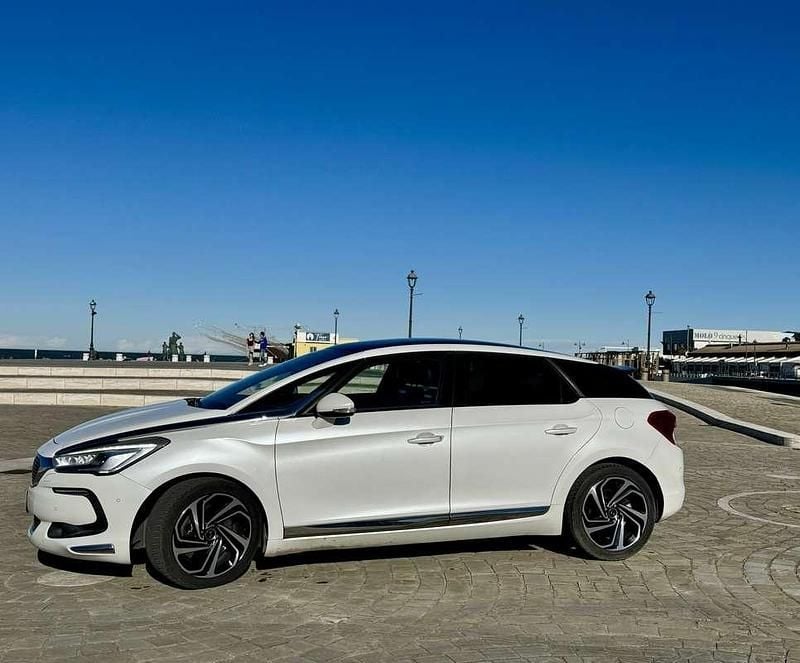 Usata DS Automobiles DS5 Sport Chic 181 CV (133 kW) 2015 Bianco Utilitaria