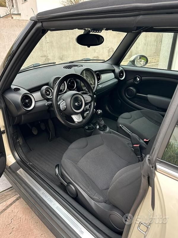 Usata Mini Cooper Cabriolet 122 CV (89 kW) 2009 Bianco Cabrio