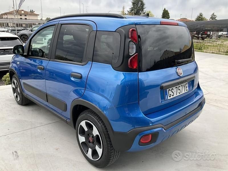 Usata Fiat Panda Cross Cross 69 CV (50 kW) 2024 Blu/azzurro Utilitaria