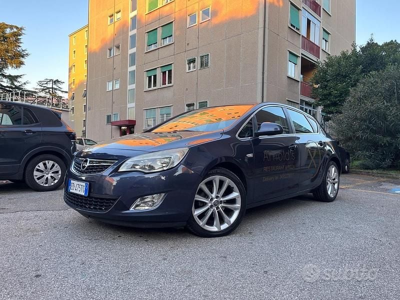 Usata Opel Astra 90 CV (66 kW) 2010 Blu Berlina