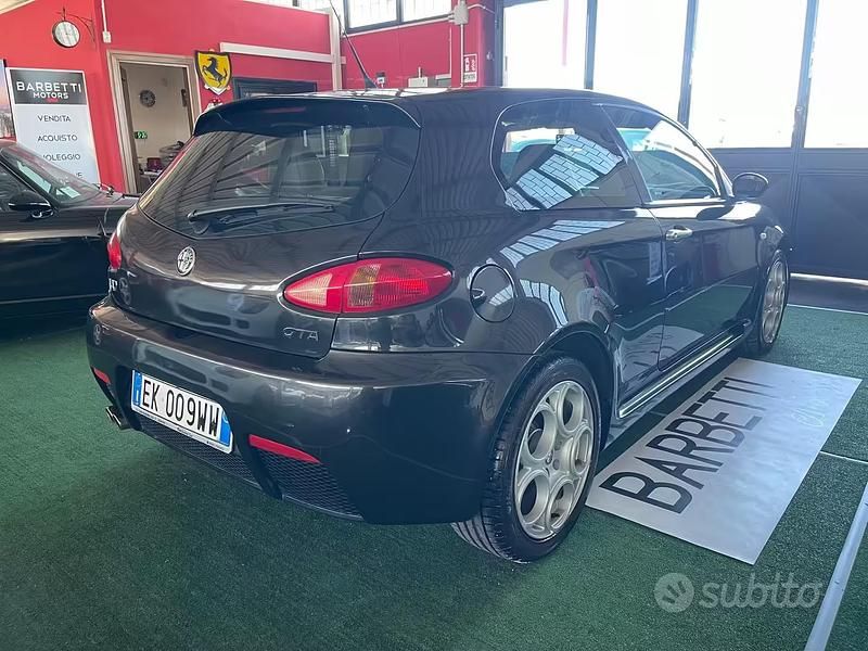 Usata Alfa Romeo 147 GTA 250 CV (183 kW) 2004 Nero Utilitaria