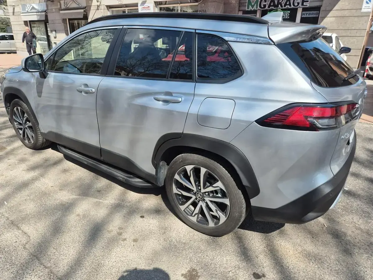 Usata Toyota Corolla Cross Lounge 152 CV (111 kW) 2023 Argento SUV